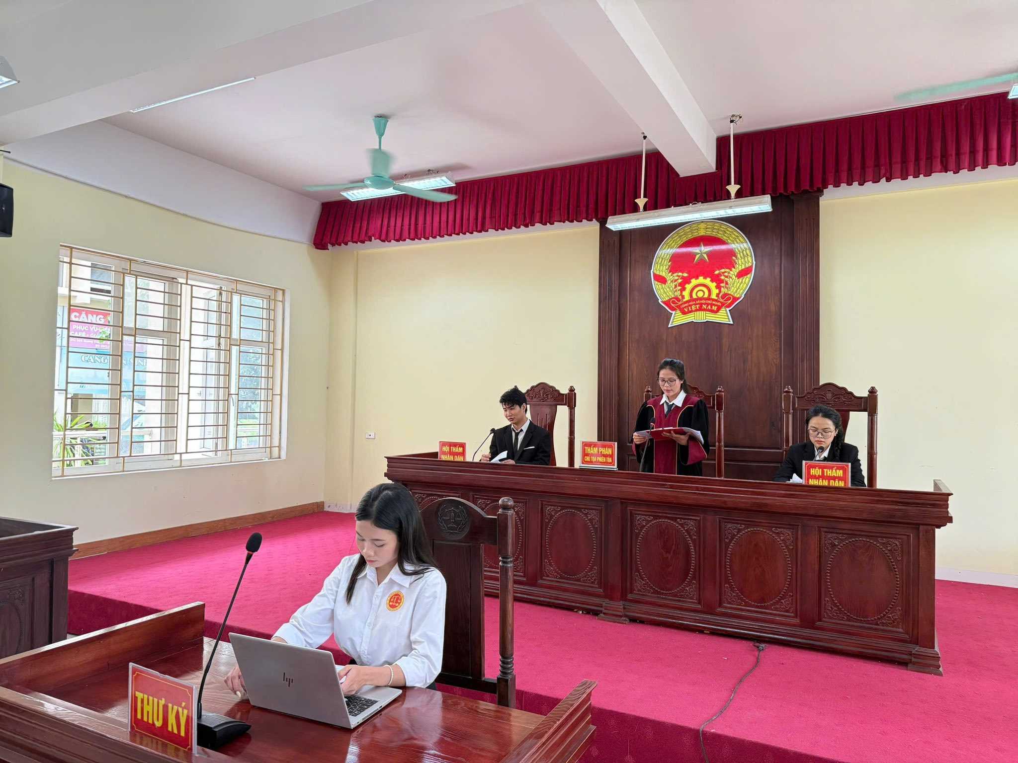 PHIÊN TÒA GIẢ ĐỊNH KINH DOANH THƯƠNG MẠI QUỐC TẾ